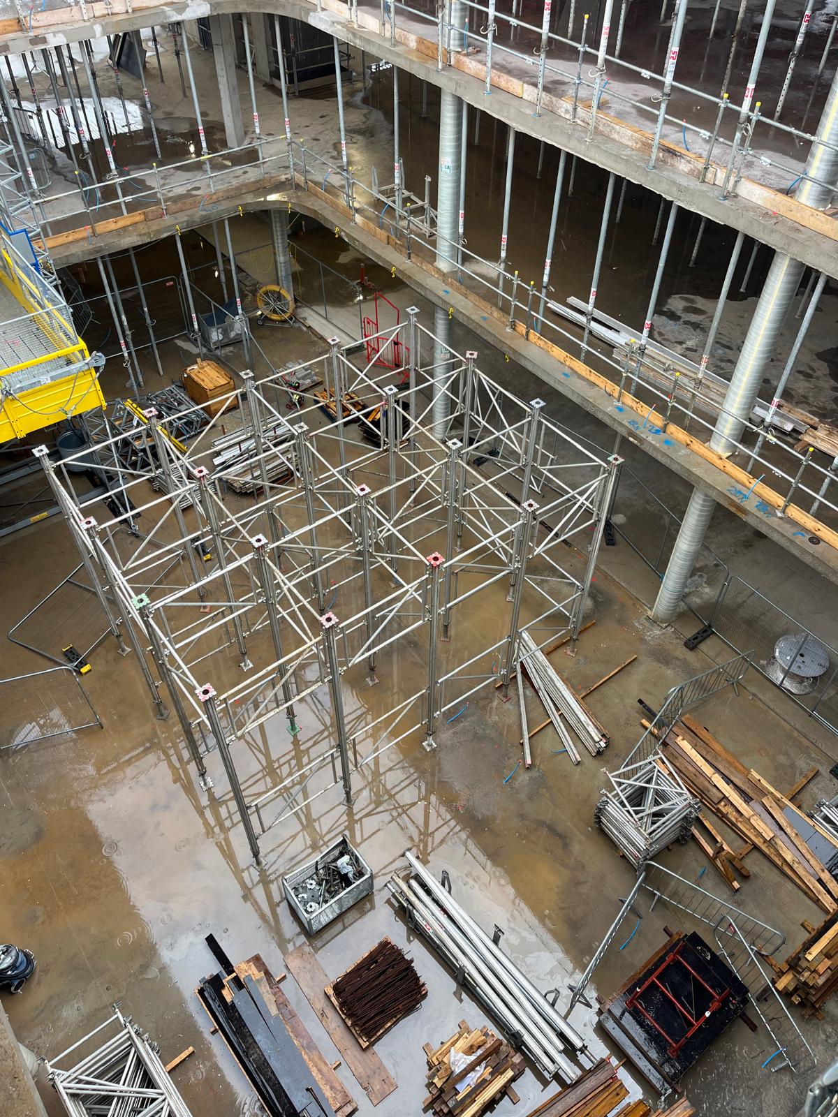 steel scaffold for holding up concrete structures